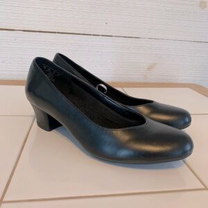 *NEW* 2” Dress Heels by Basic Editions.  Size 7.